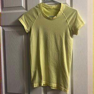 Lemon sorbet lululemon swiftly tech size 4